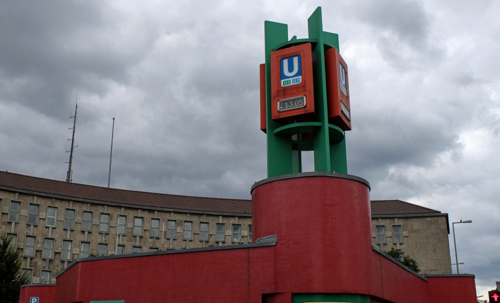 Berlin; U-Bahnhof Fehrbelliner Platz