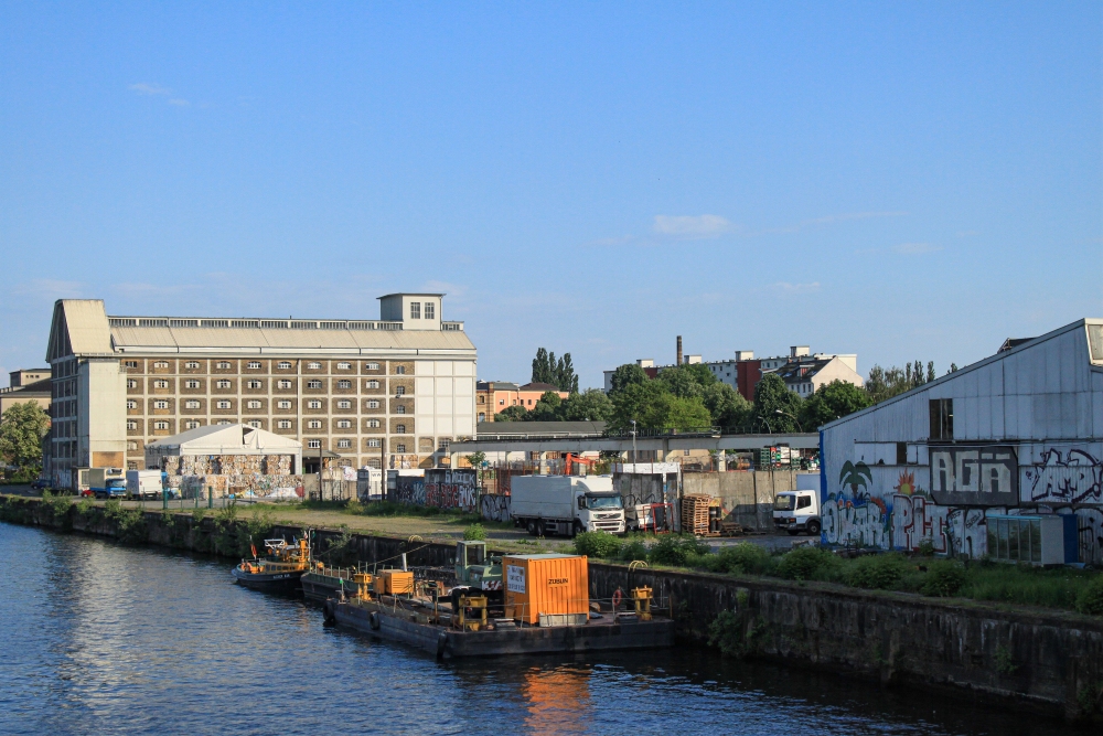 Berlin-Kreuzberg; Spreeufer mit Viktoriaspeicher