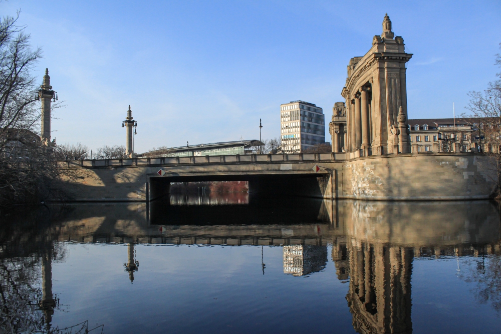 Charlottenburger Tor und Landwehrkanal
