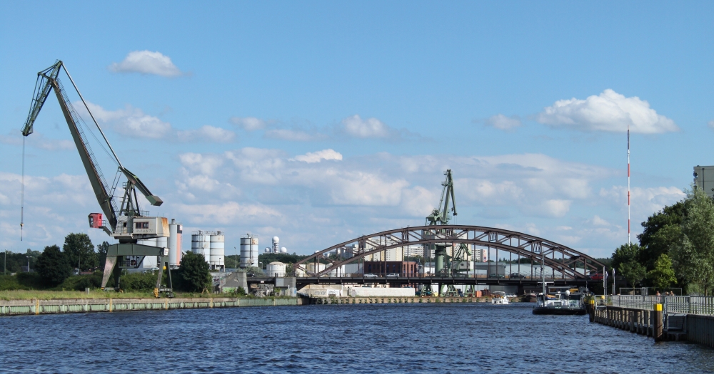 Berlin-Spandau; Hafen mit Schulenburgbrücke