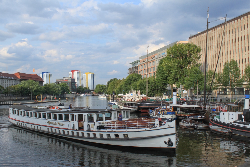 Historischer Ausflugsdampfer