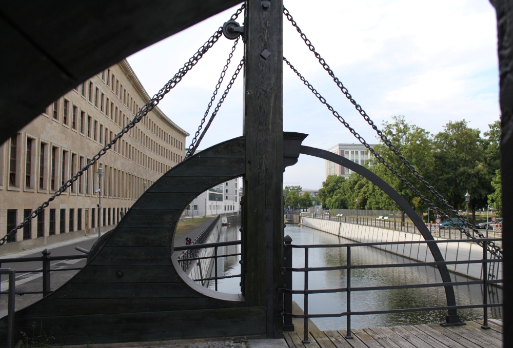 Jungfernbrücke