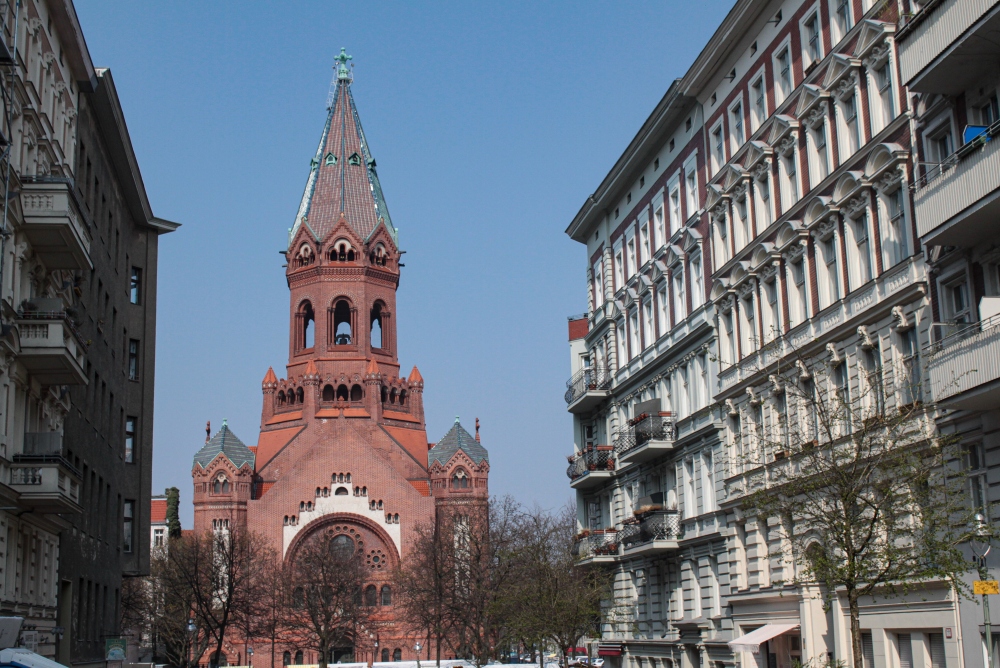 Berlin-Kreuzberg; Heimstraße mit Passionskirche