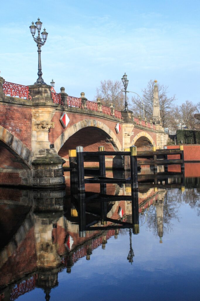 Berlin; Lutherbrücke am Bellevue