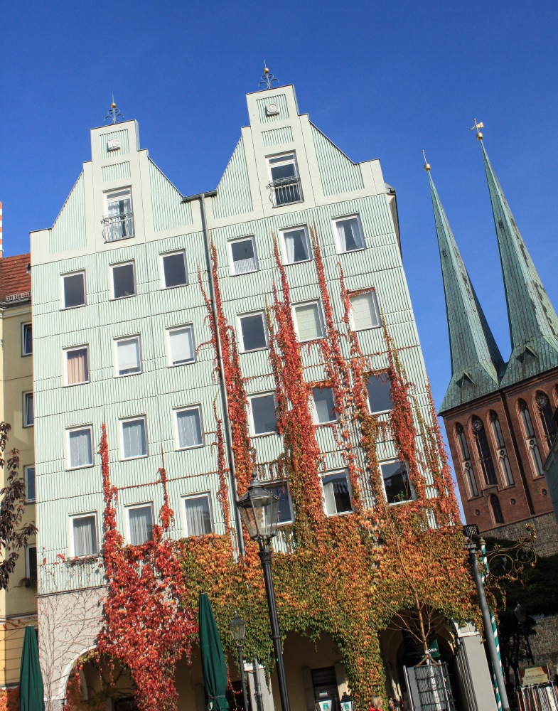 Nikolaiviertel, Spreeufer