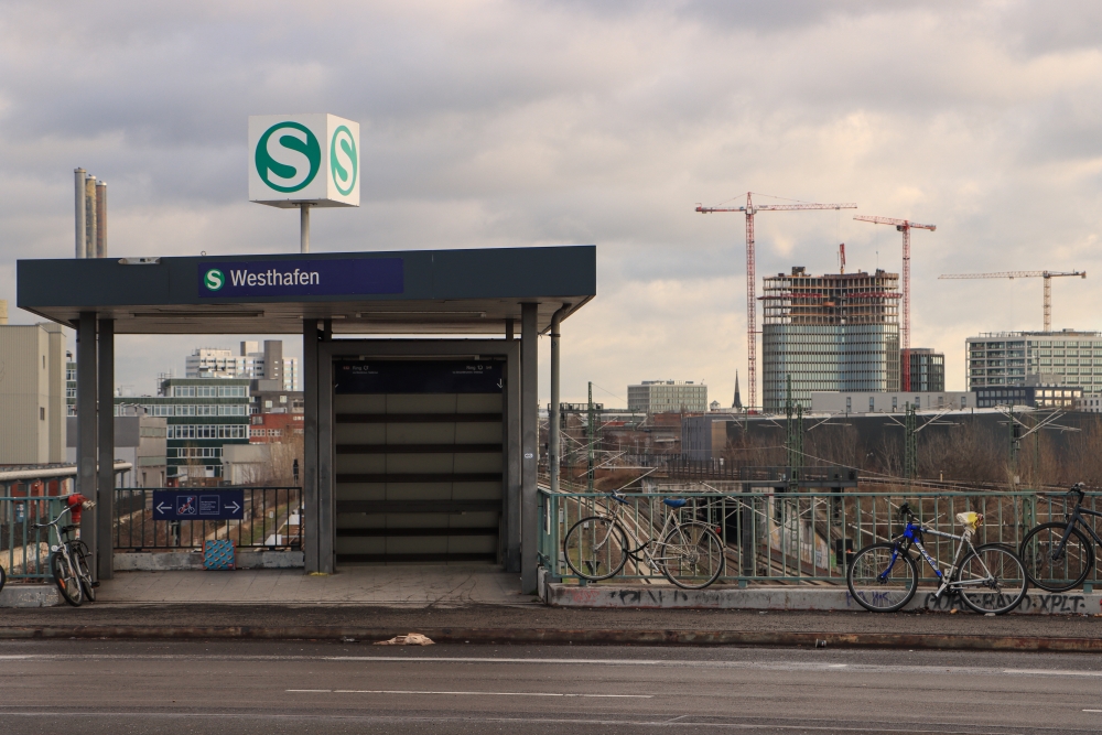 Berlin; S-Bahnhof Westhafen