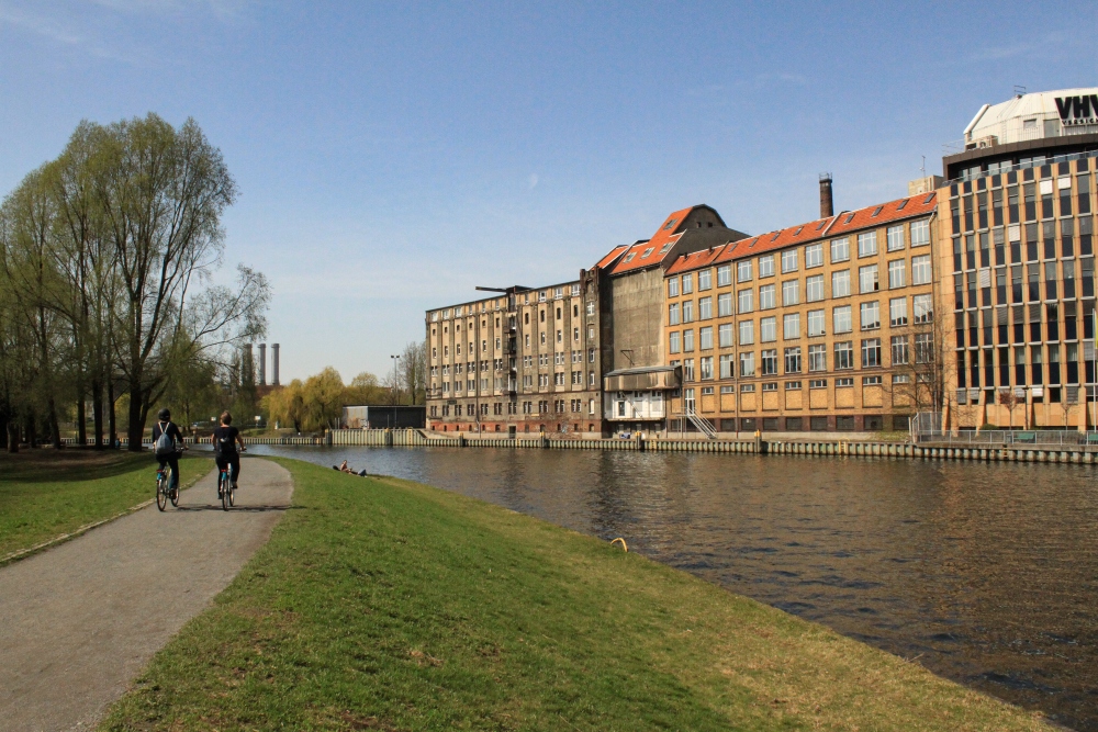 Berlin; Charlottenburger Spreebogen