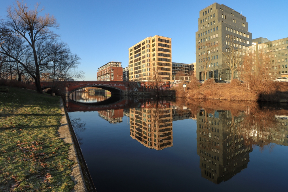 Berlin-Charlottenburg; Landwehrkanal an der Dovebrücke