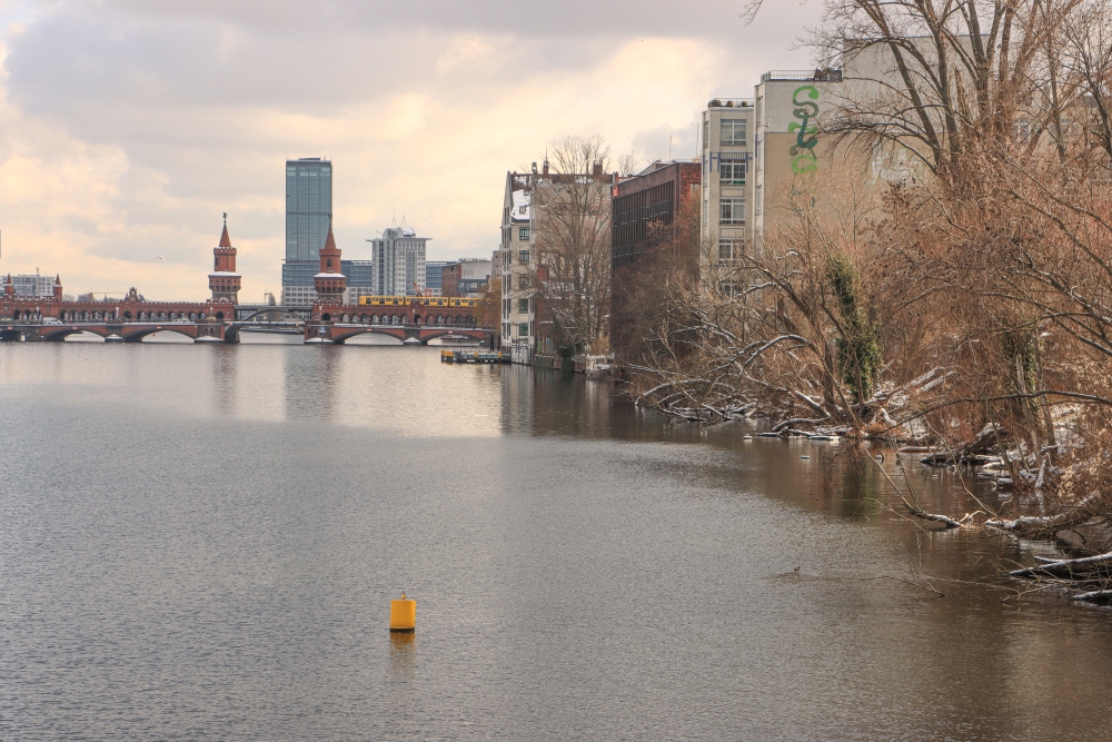 Berlin; Spreeufer in Kreuzberg