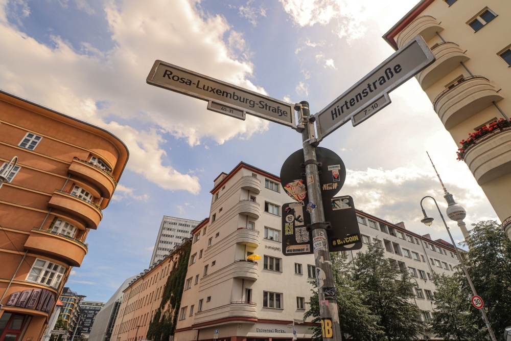 Kreuzung der Moderne am Babylon