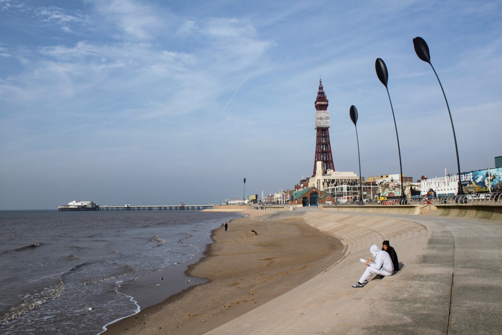 Blackpool; Promenade mit North Pier und Tower