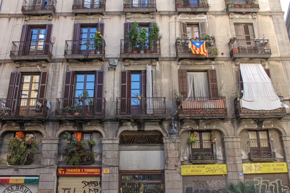 Barcelona; Typische Altstadtfassade