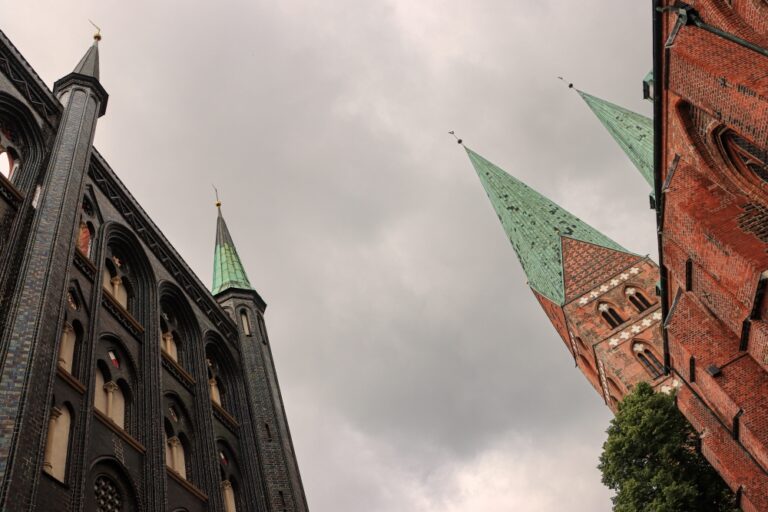 Lübeck; Backsteingotik, St. Marien und Rathaus