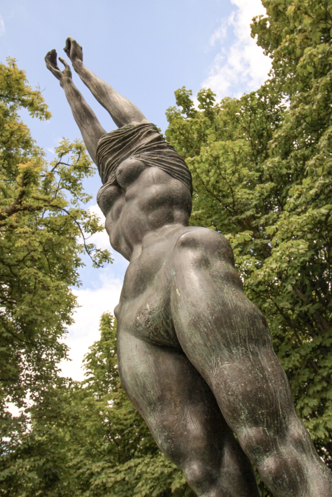 Magdeburg; Skulptur vor dem Kunstmuseum