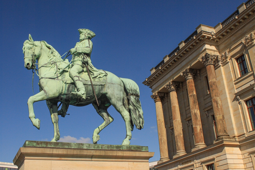 Braunschweig; Reiterdenkmal und Schloss