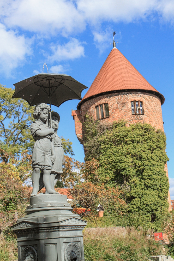 Lübz; Schirmkinder und Amtsturm
