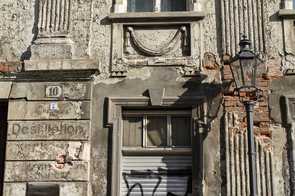 Brandenburg a. d. Havel; Warten auf Sanierung, Fassade in der Neustadt