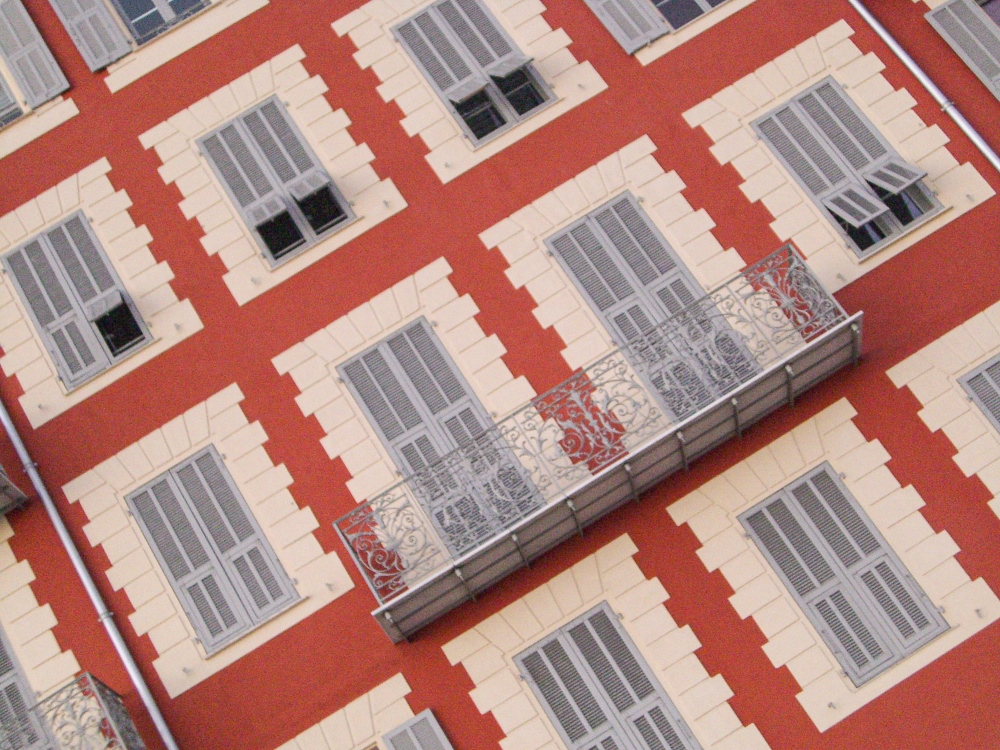 Nizza; Typisches Fassadenraster