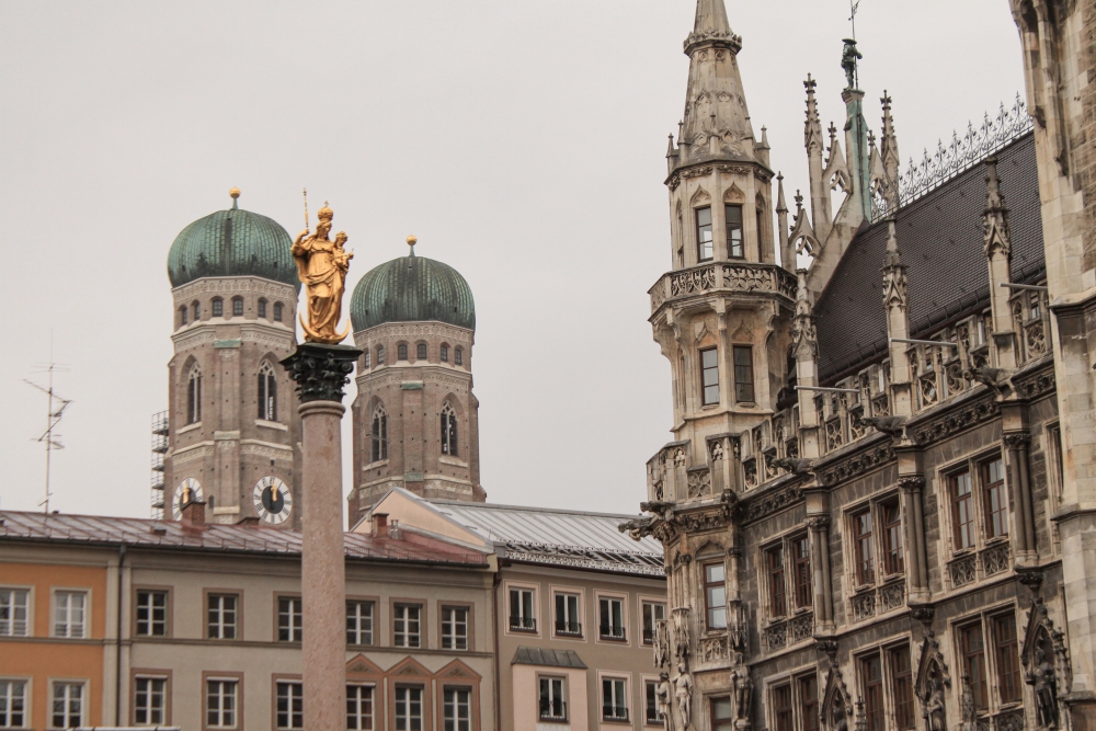 München; Mariensäule, Frauenkirche und Rathaus