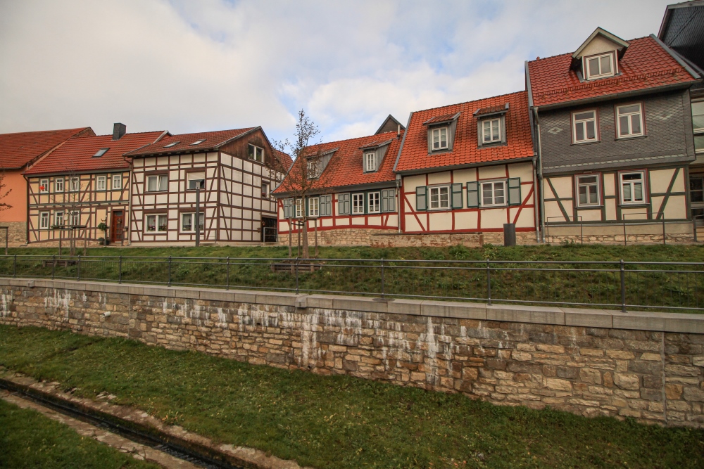 Dingelstädt im Eichsfeld; Häuserzeile an der Unstrut