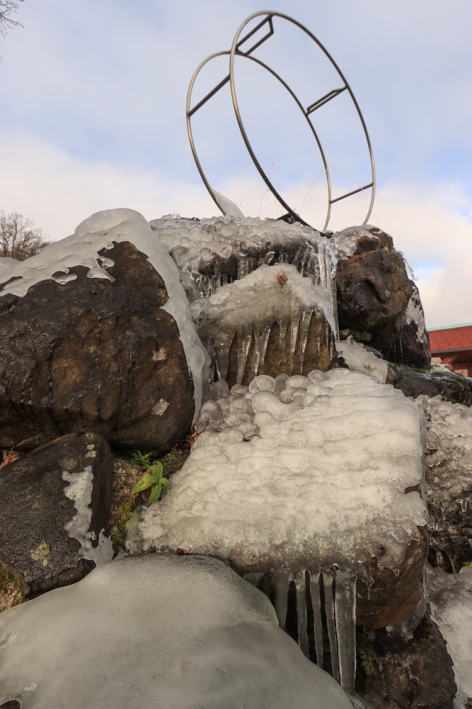 Schönau an der Brend; Vereister Rhönradbrunnen
