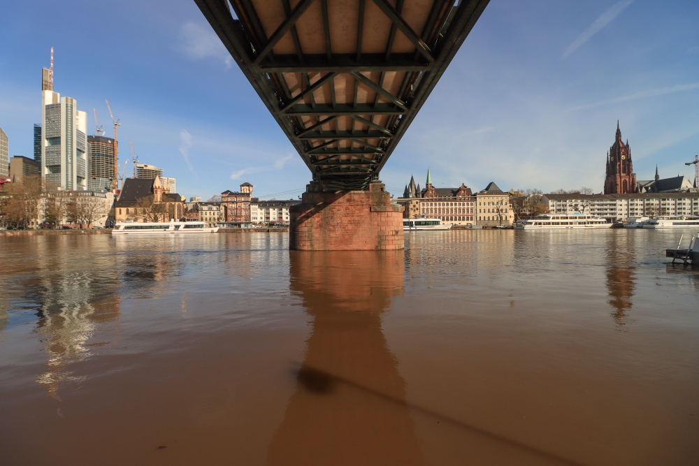 Frankfurt am Main; Unter dem Eisernen Steg