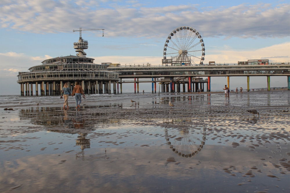 Scheveningen; Strandspaziergang am Pier