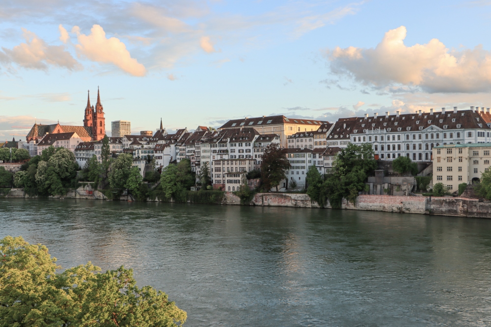 Basel; Rheinufer mit Münster