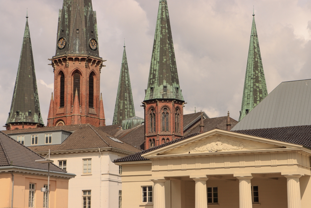 Oldenburg; Lambertikirche vom Schloßplatz gesehen