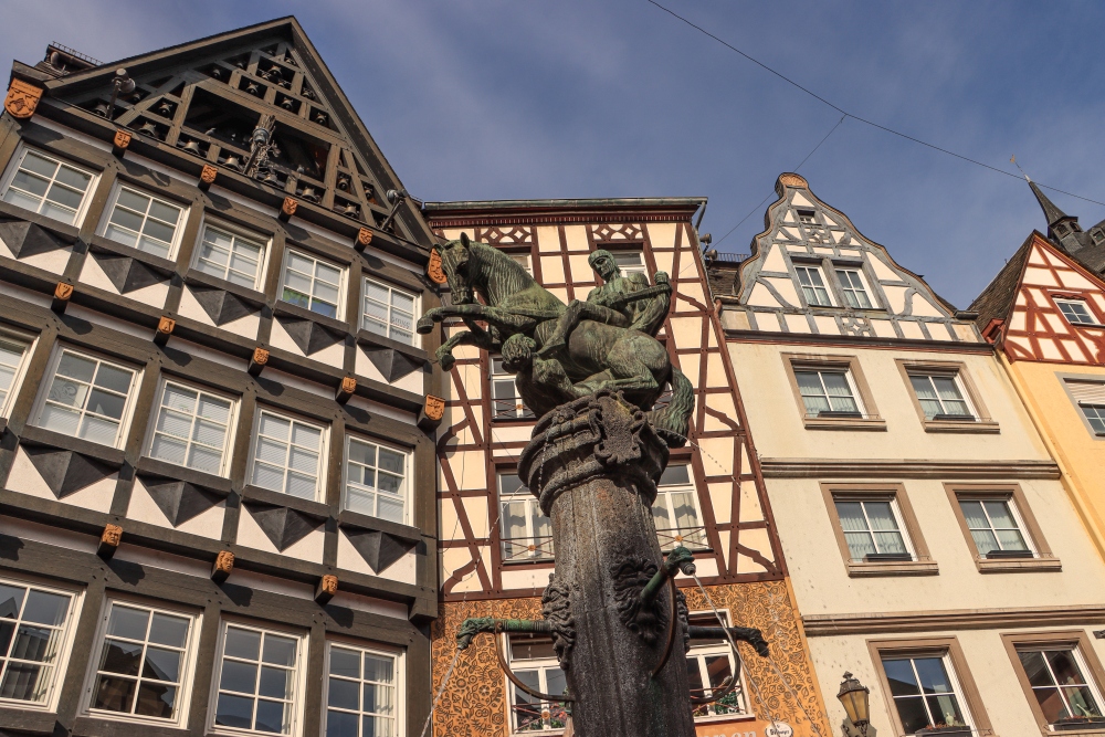 Cochem an der Mosel; Marktplatz mit Martinsbrunnen
