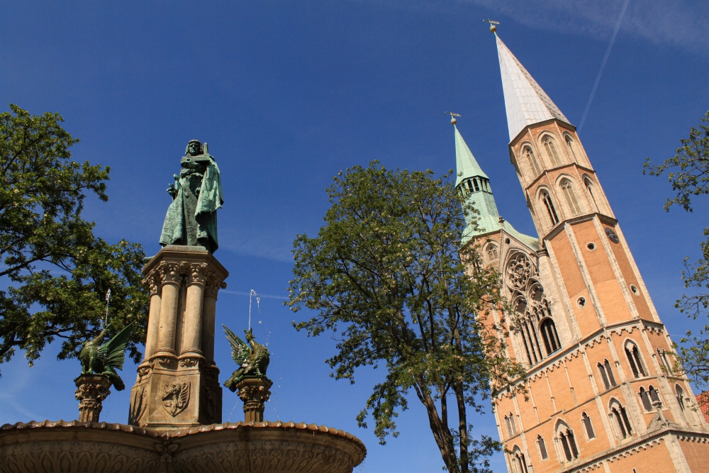 Braunschweig; Heinrichsbrunnen und St. Katharinen