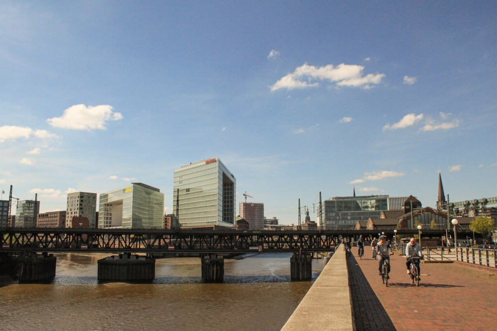 Hamburg; Elberadweg am Oberhafen