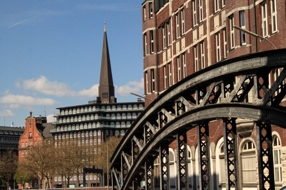 Hamburg; Blick zum Meßberg mit Chilehaus