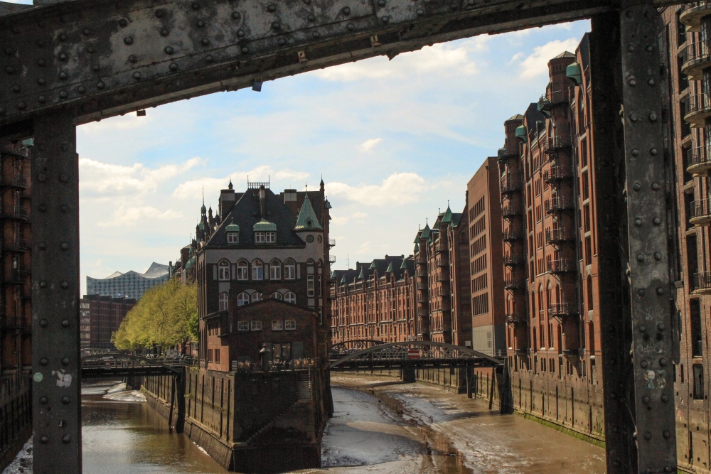 Hamburg; Speicherstadt bei Ebbe