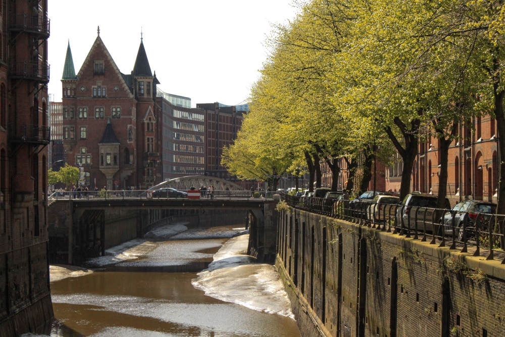 Hamburg; Speicherstadt bei Ebbe