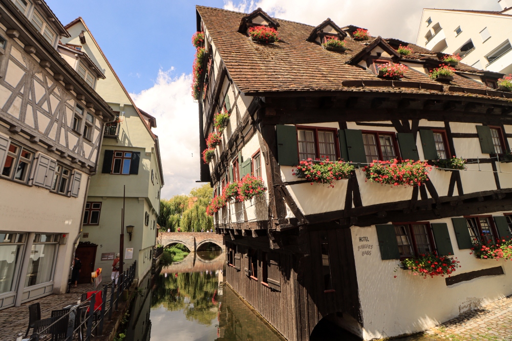 Ulmer Fischerviertel; Schiefes Haus