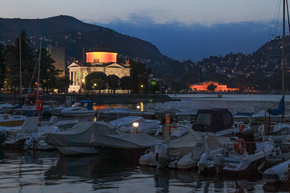 Como; Uferpromenade mit Volta-Tempel