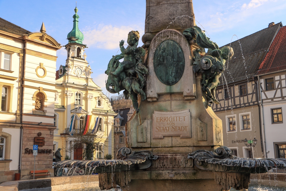 Kulmbach; Luitpoldbrunnen und Rathaus
