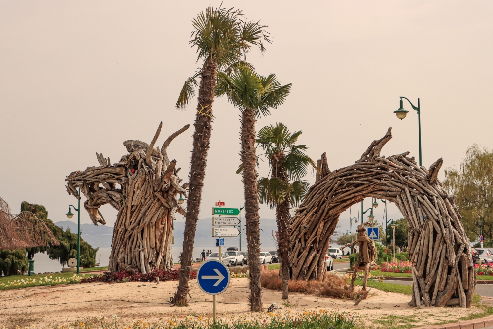 Évian-les-Bains;; Hölzerner Drache