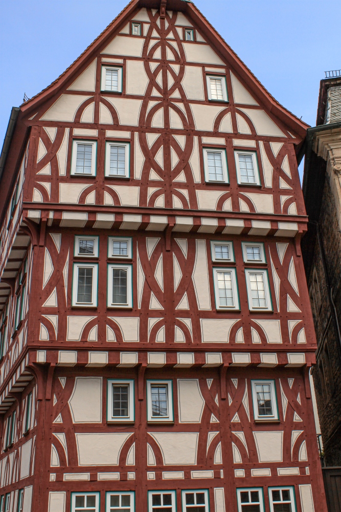 Aschaffenburg; Fachwerkhaus am Stiftsbrunnen