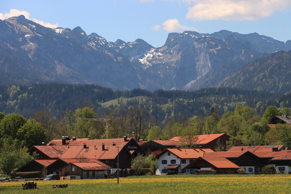 Arzbach mit Achselköpfen (1710) und Benediktenwand (1800)