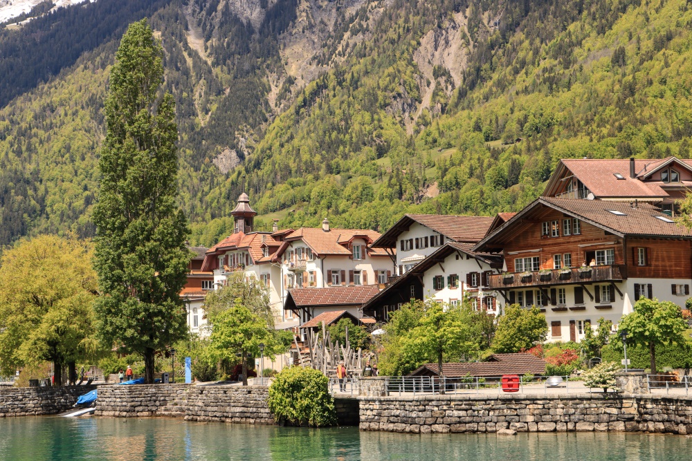 Berner Oberland; Brienz am gleichnamigen See