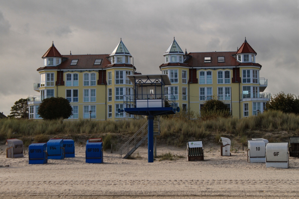 Seebad Bansin; Typischer Rettungsturm am Strand