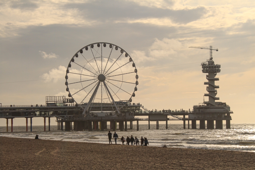 Scheveningen; Strandspaziergang am Pier
