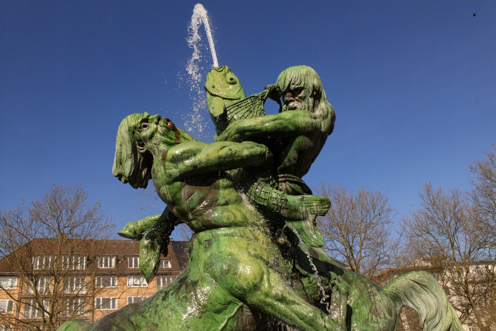 Hamburg; Altona, Platz der Republik, Stuhlmannbrunnen