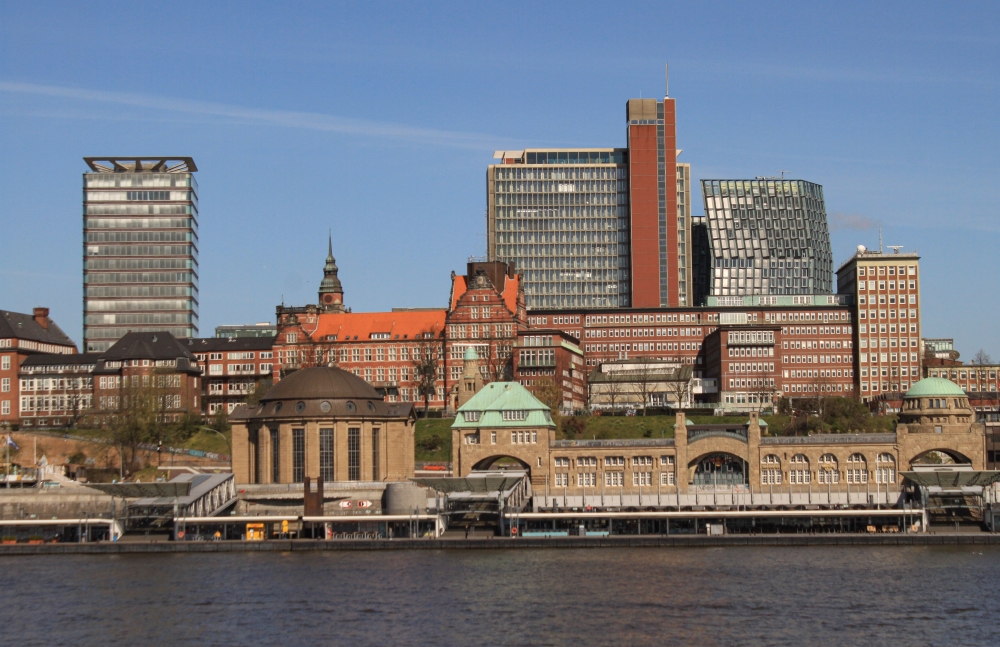 Hamburg; St. Pauli Landungsbrücken