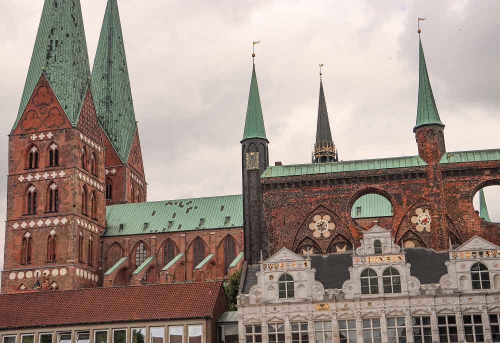 Lübeck; Backsteingotik, St. Marien und Rathaus