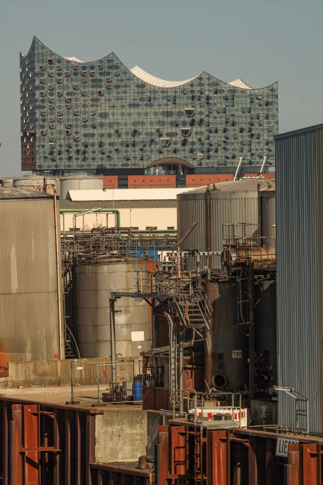 Hamburg; Kai am Reiherstieg mit Elbphilharmonie