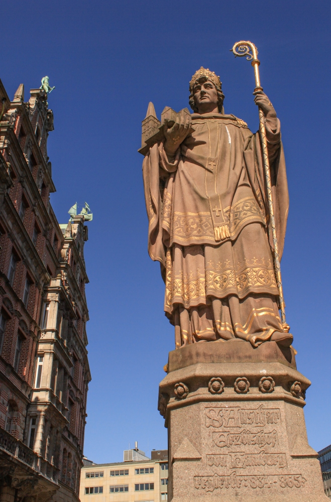 Hamburg; Bischof Ansgar auf der Trostbrücke