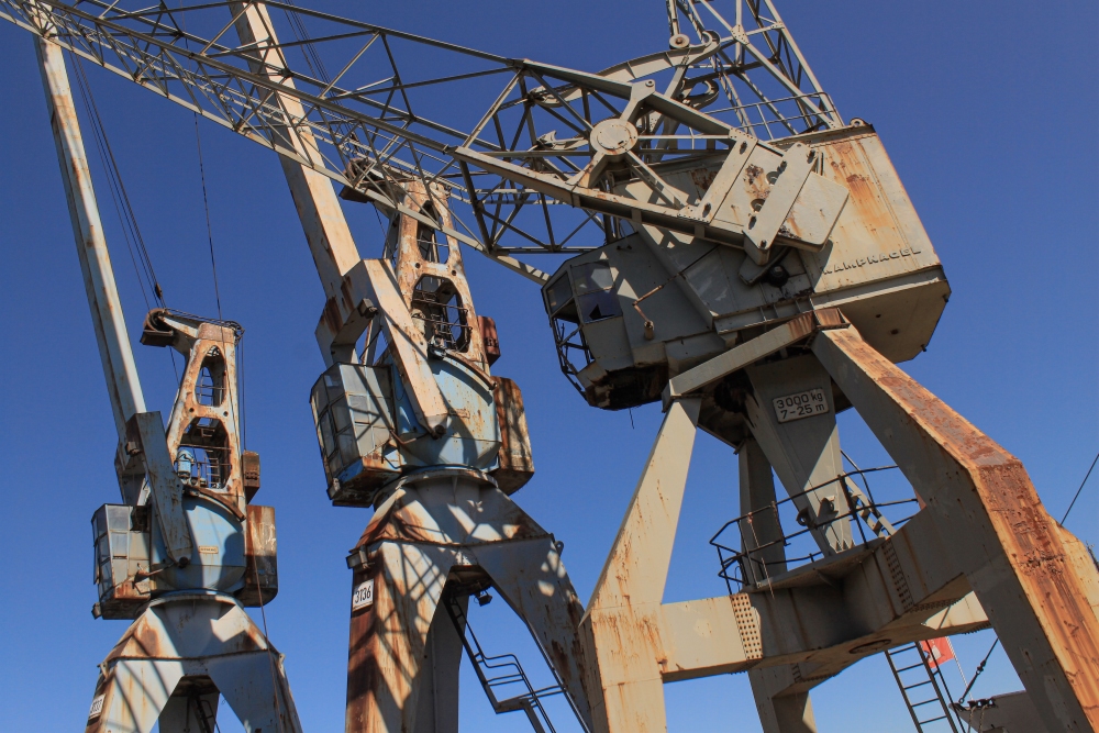 Hamburg; Hafenkräne am Bremer Kai